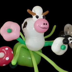 vache en sculpture de ballons